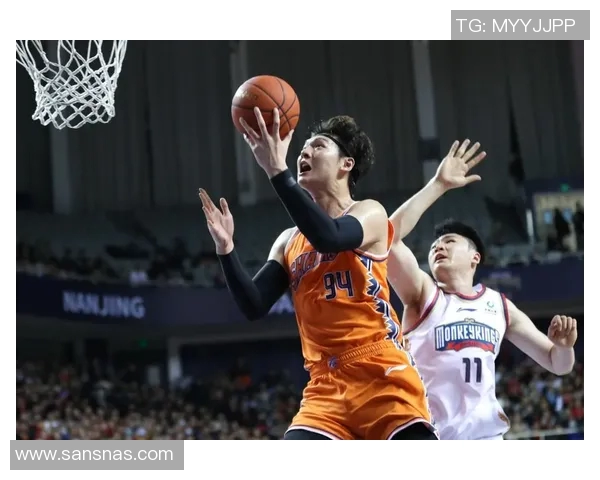 江苏男篮与福建男篮激战正酣谁能在这场对决中笑到最后